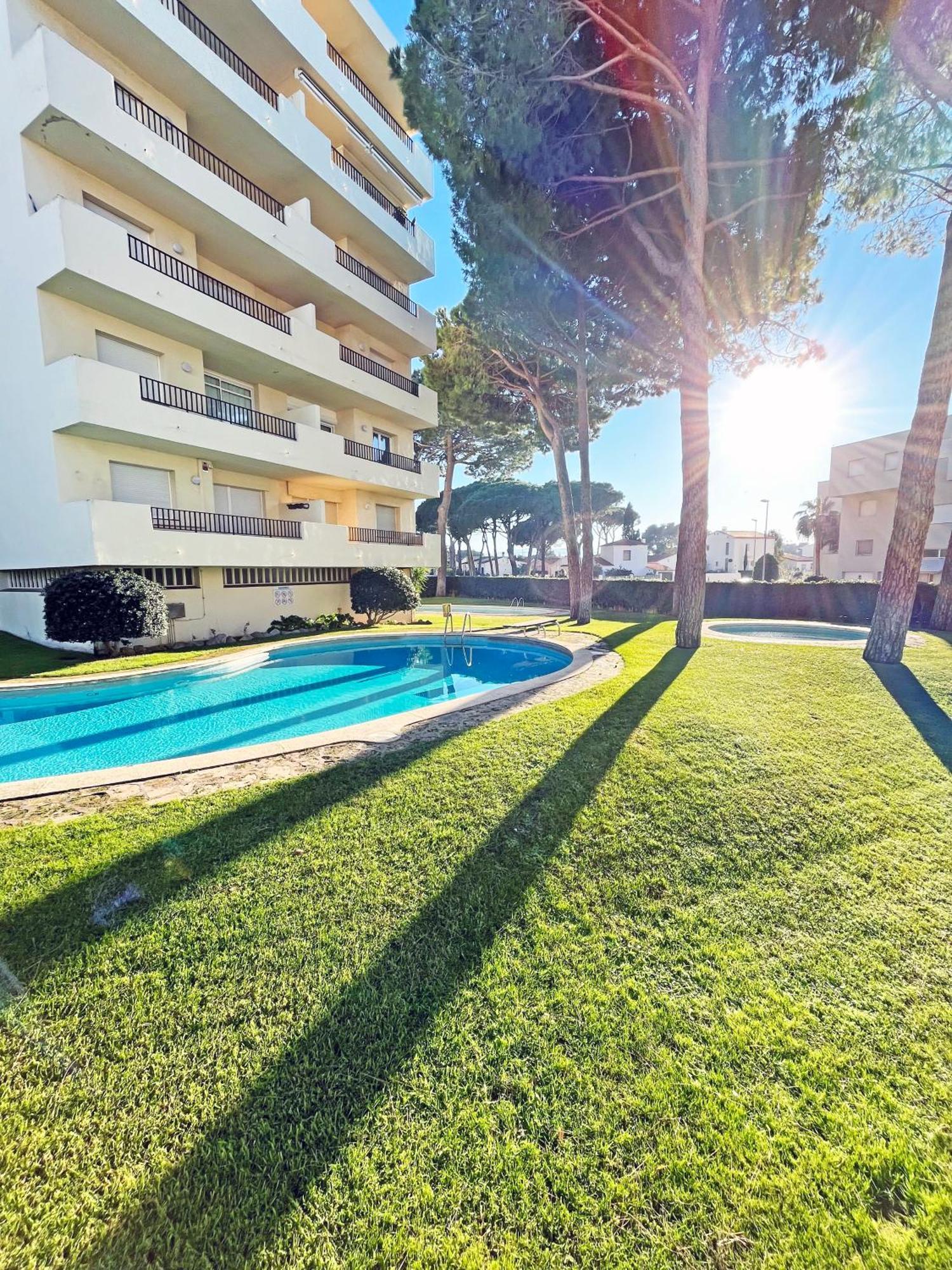 Apartamento En La Escala Con Piscina Y Parking L'Escala Exterior photo